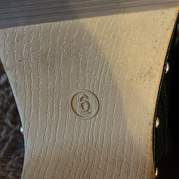 Universal Threads Clogs with gold rivets-excellent condition.Size 6.Comfortable - Picture 7 of 7